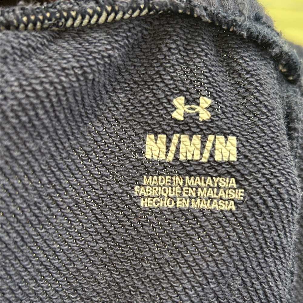 Under Armour Navy Blue Athletic Shorts- Size Medium - Picture 8 of 8